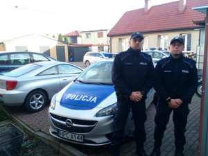 Patrol policjantów.