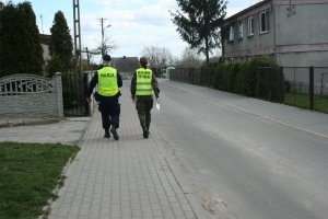 Patrol policjanta i funkcjonariuszki WOT na terenie gminy Żnin