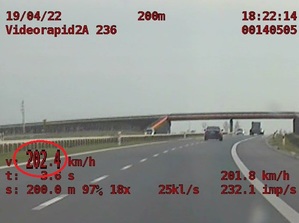 Wynik pomiaru wykonany przy użyciu wideorejestratora tj. 202 km/h