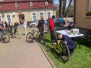 Akcja znakowania rowerów podczas rajdu rowerowego