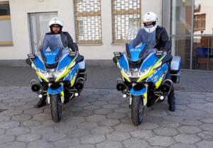 policjanci na  nowych  motocyklach